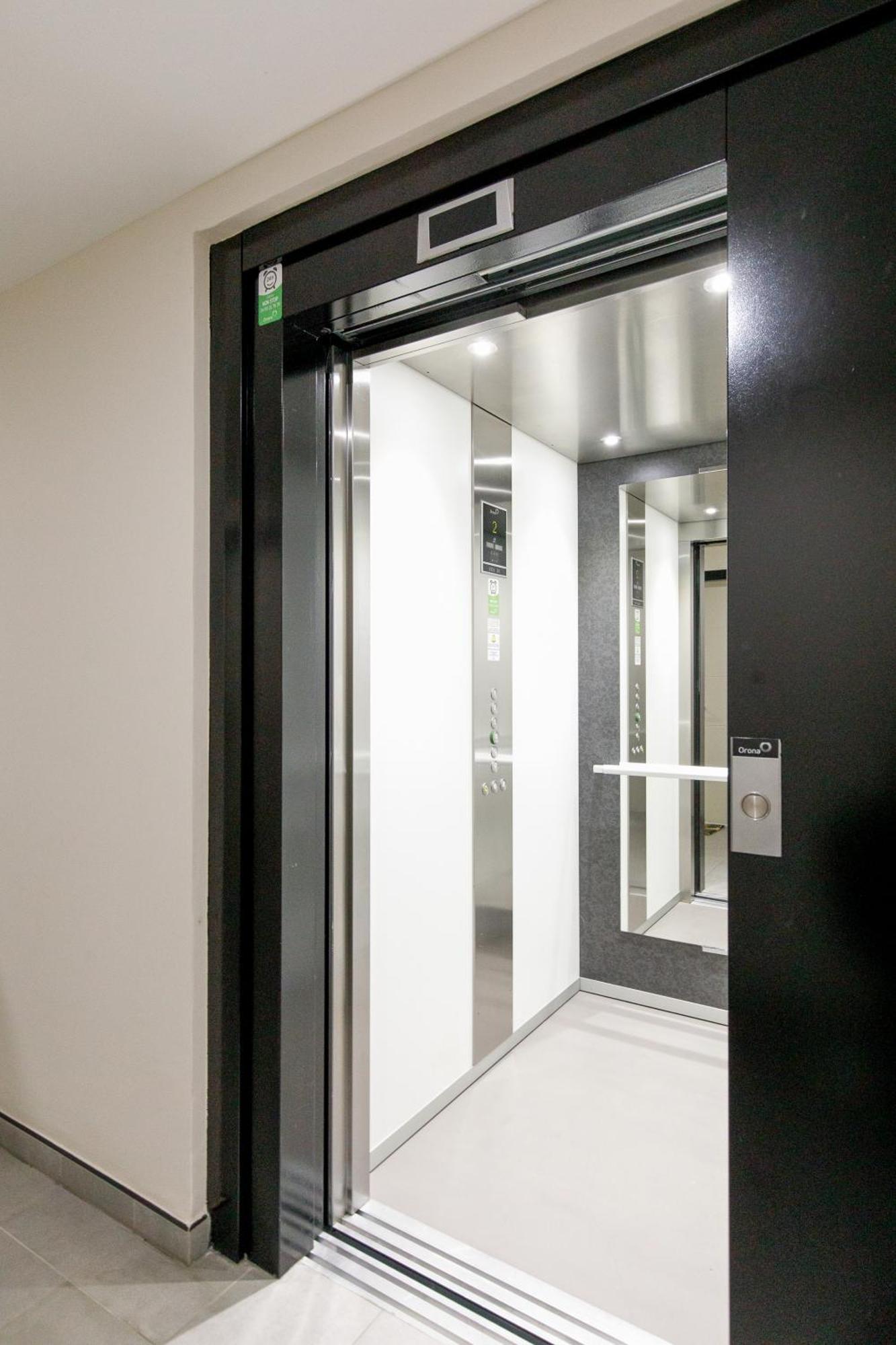Lovely 2 Bedroom Condo With Pool ヴァロリス エクステリア 写真