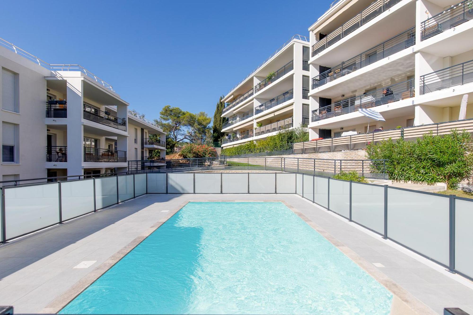 Lovely 2 Bedroom Condo With Pool ヴァロリス エクステリア 写真