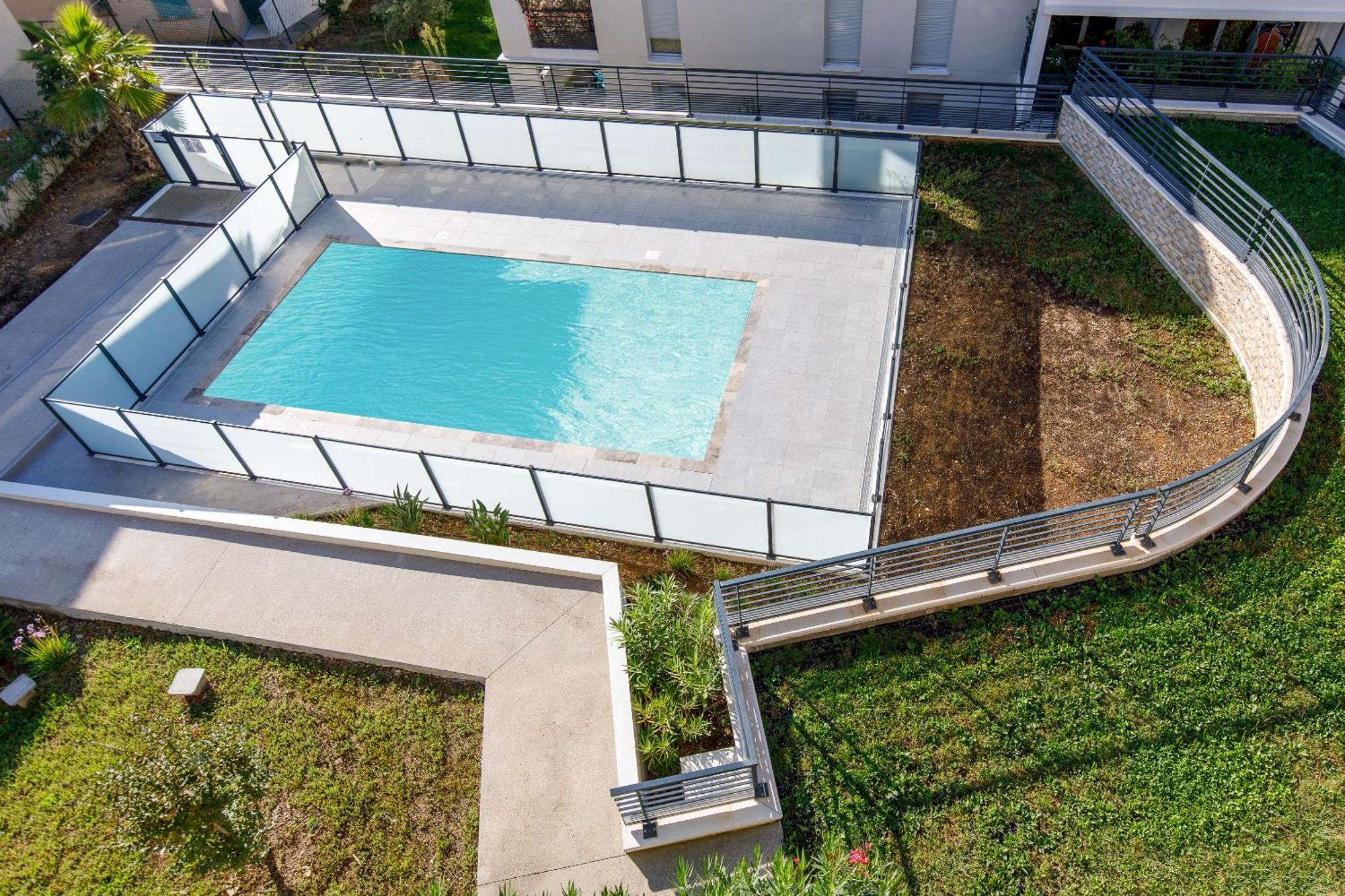 Lovely 2 Bedroom Condo With Pool ヴァロリス エクステリア 写真